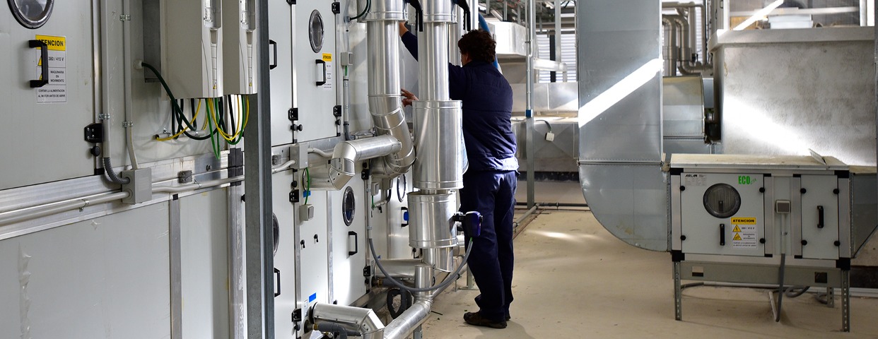Imagen de cabecera de TECNICOS/AS DE MANTENIMIENTO DE INSTALACIONES - SAT