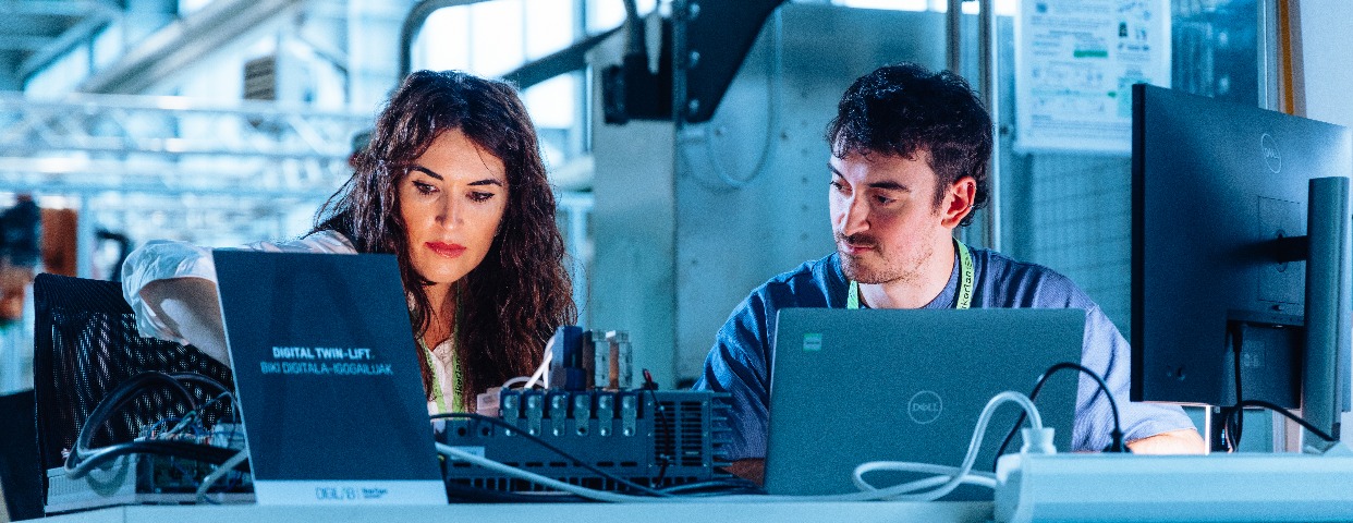 Imagen de cabecera de Ingenier@ de Software de Sistemas Embebidos y Simulación