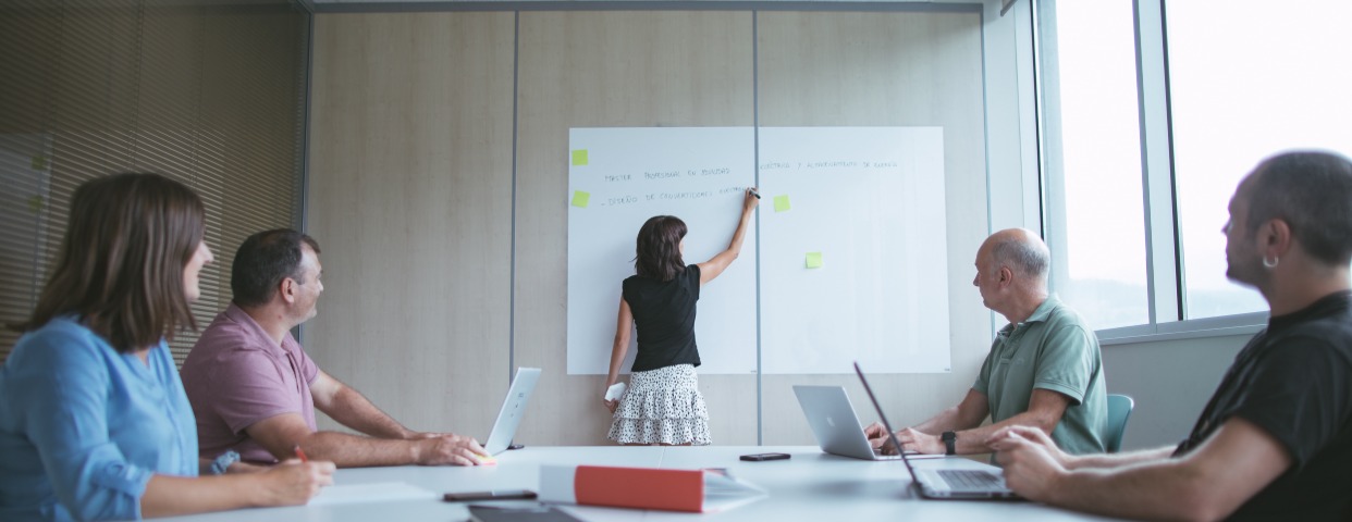 Imagen de cabecera de GMHZ-ko irakaslea Hidraulika eta Pneumatikan